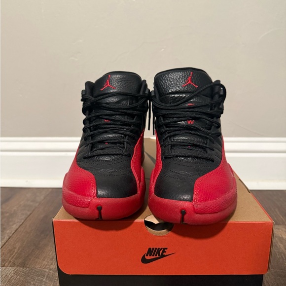Jordan Retro 12 Flu Games - Picture 2 of 5